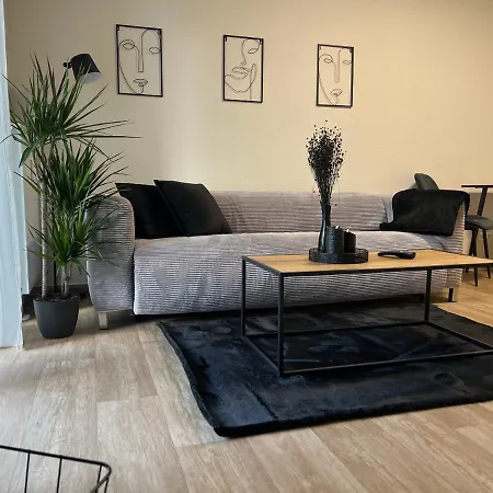 Charming Homes - 11 Apartment